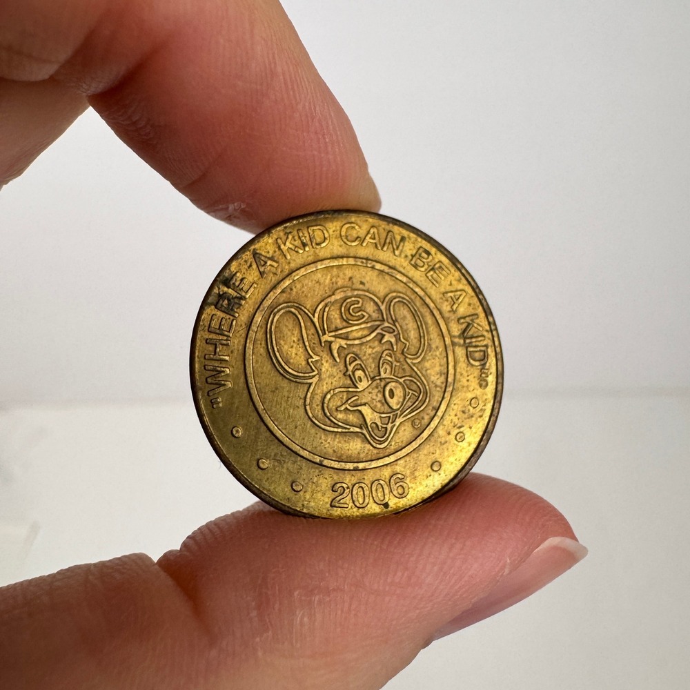 Vtg 2006 Gold Brass Chuck E Cheese Arcade Game Collectible Coin Nostalgia